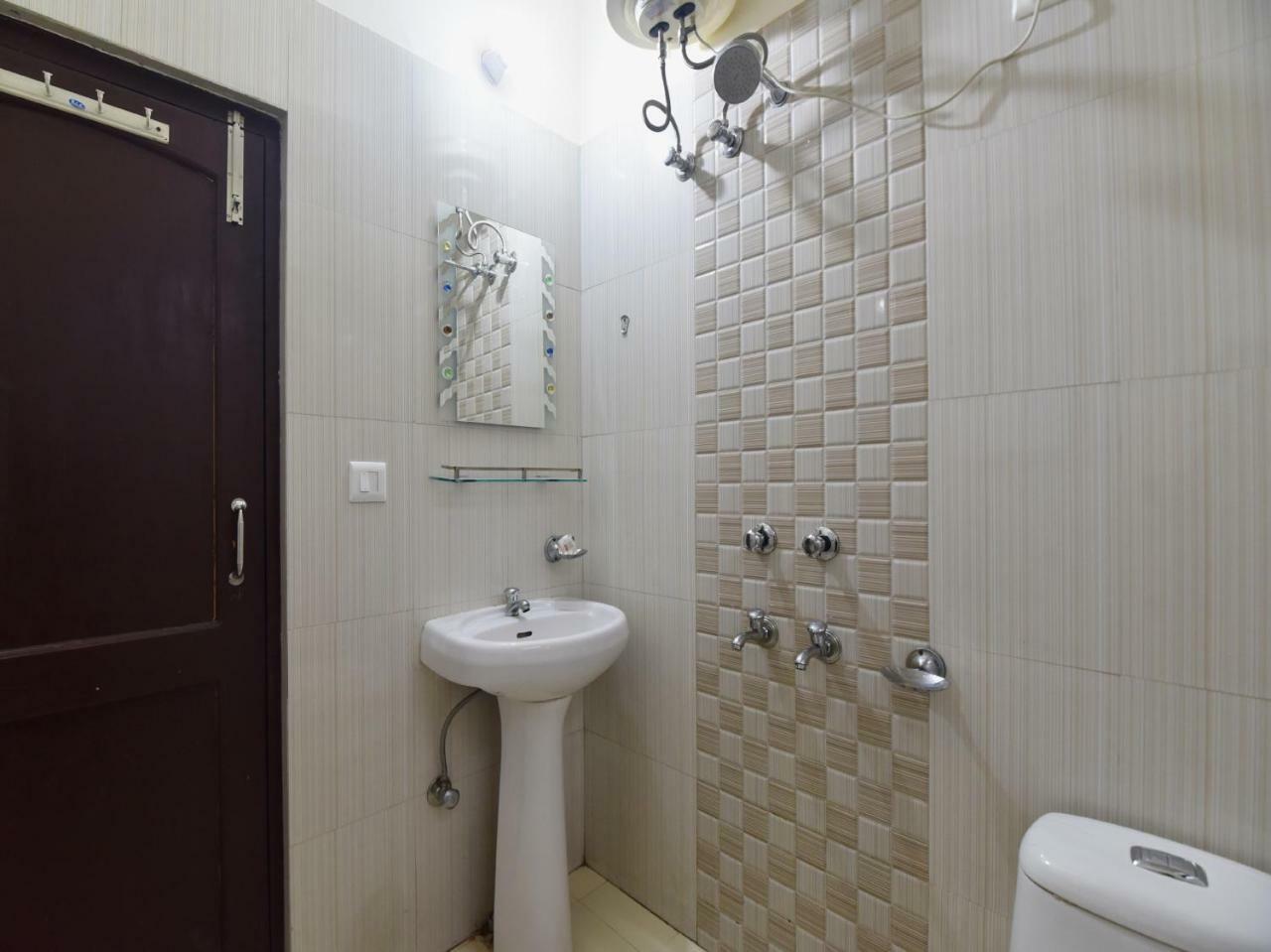 Oyo 28027 Hotel Dhruv Mandi Ngoại thất bức ảnh