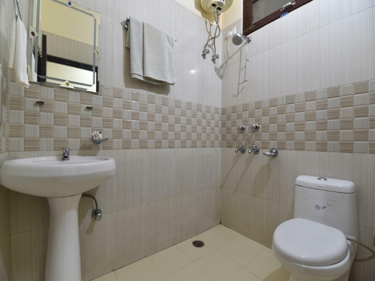 Oyo 28027 Hotel Dhruv Mandi Ngoại thất bức ảnh