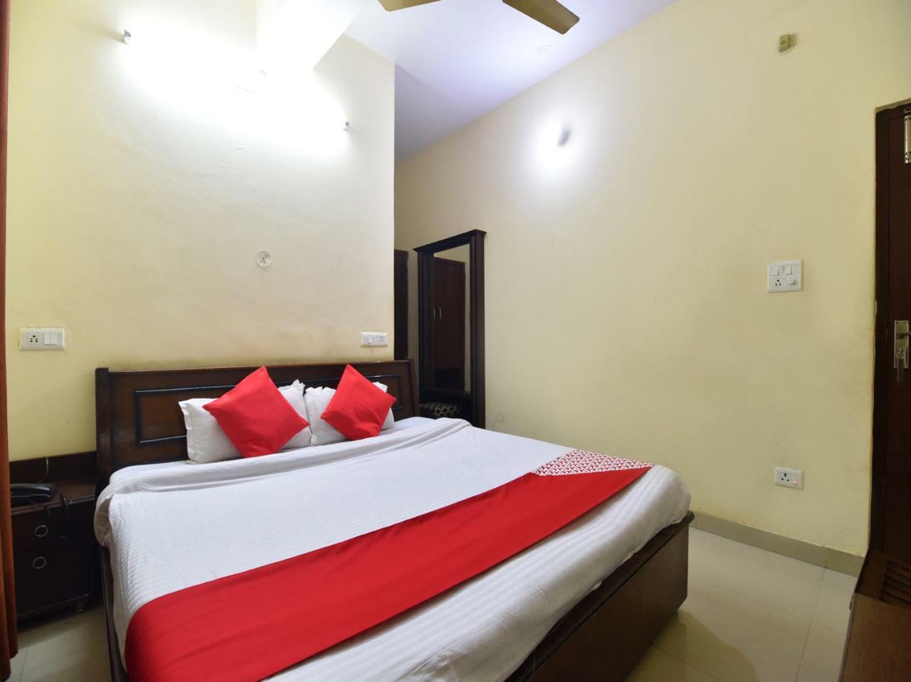 Oyo 28027 Hotel Dhruv Mandi Ngoại thất bức ảnh